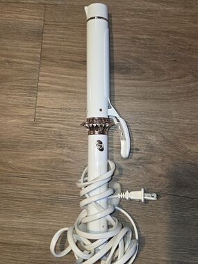 T3 1.25" Ceramic Curling Iron with Rose Gold Accents